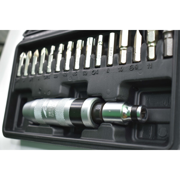 Отвертка ударно-поворотная с насадками 17 ед. Aeroforce AE-S5171